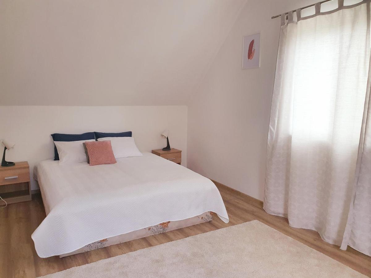 Apartament Pinkoczi Apartmanhaz Balatonalmádi Zewnętrze zdjęcie